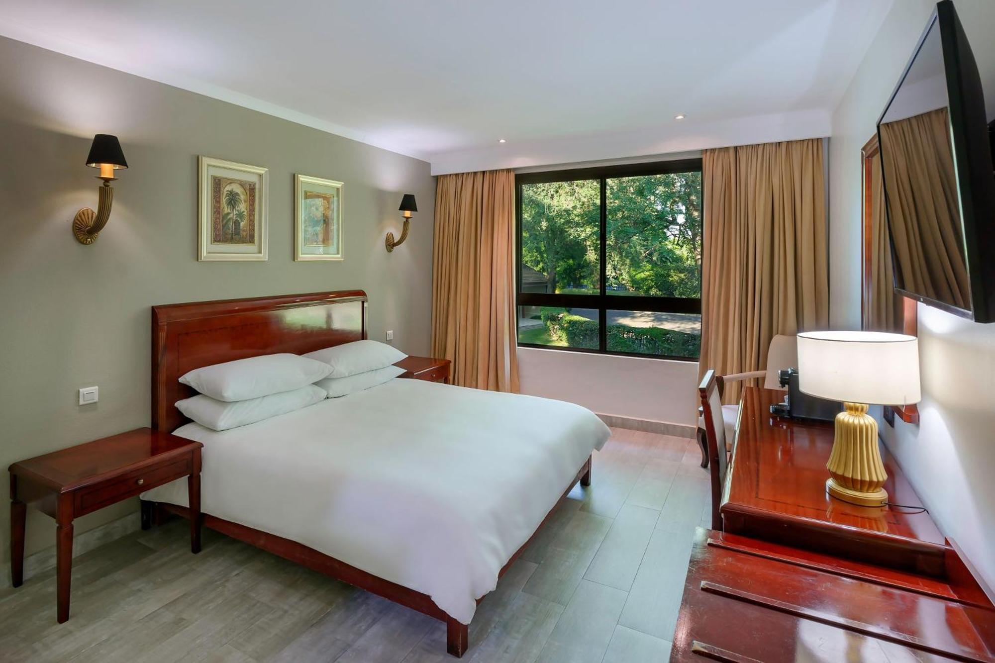 Protea Hotel By Marriott Livingstone Bagian luar foto